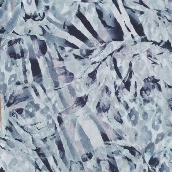 Woman's Chico's Long Sleeve Print Top Medium - Picture 3 of 6